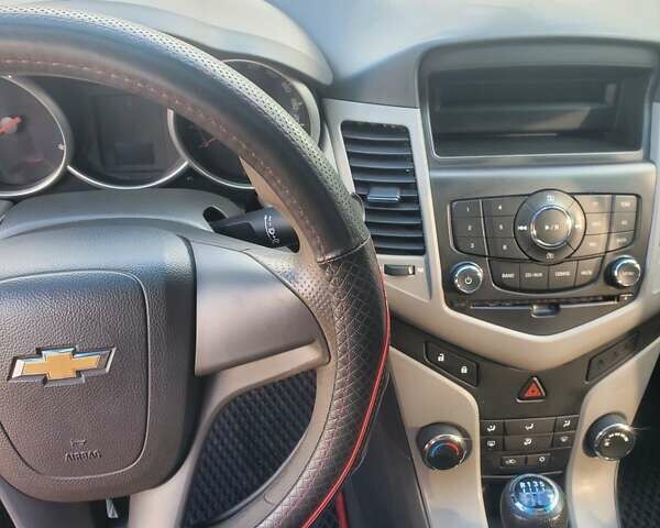 Червоний Шевроле Круз, об'ємом двигуна 1.6 л та пробігом 240 тис. км за 6300 $, фото 18 на Automoto.ua
