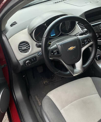 Красный Шевроле Круз, объемом двигателя 1.6 л и пробегом 260 тыс. км за 5500 $, фото 1 на Automoto.ua