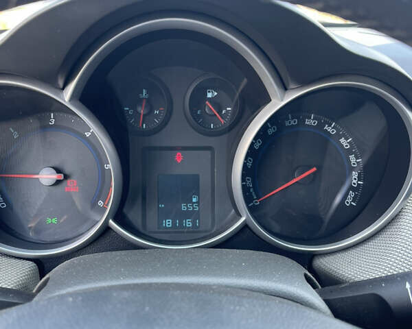 Красный Шевроле Круз, объемом двигателя 1.99 л и пробегом 181 тыс. км за 9000 $, фото 24 на Automoto.ua