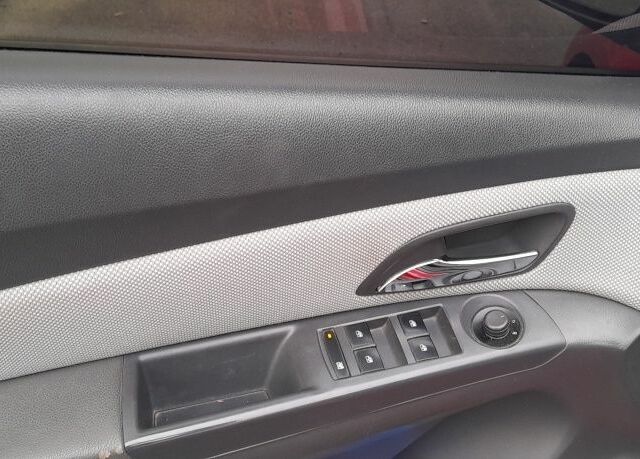 Червоний Шевроле Круз, об'ємом двигуна 1.6 л та пробігом 202 тис. км за 6500 $, фото 6 на Automoto.ua