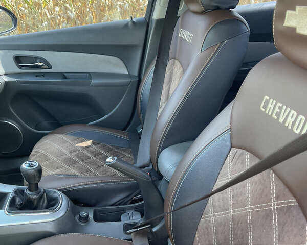 Красный Шевроле Круз, объемом двигателя 1.99 л и пробегом 181 тыс. км за 9000 $, фото 25 на Automoto.ua