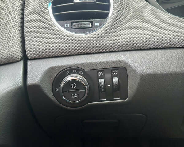 Красный Шевроле Круз, объемом двигателя 1.6 л и пробегом 169 тыс. км за 7600 $, фото 13 на Automoto.ua