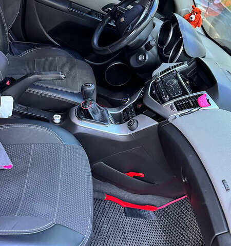 Красный Шевроле Круз, объемом двигателя 1.8 л и пробегом 130 тыс. км за 6700 $, фото 11 на Automoto.ua