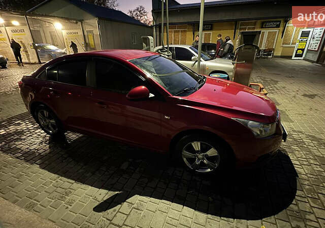 Красный Шевроле Круз, объемом двигателя 1.8 л и пробегом 130 тыс. км за 6700 $, фото 3 на Automoto.ua