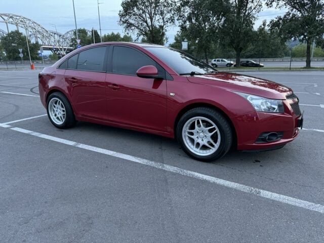 Красный Шевроле Круз, объемом двигателя 1.6 л и пробегом 158 тыс. км за 6000 $, фото 2 на Automoto.ua