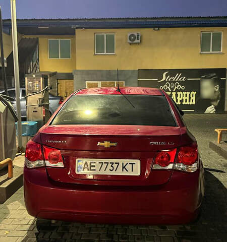 Красный Шевроле Круз, объемом двигателя 1.8 л и пробегом 130 тыс. км за 6700 $, фото 2 на Automoto.ua