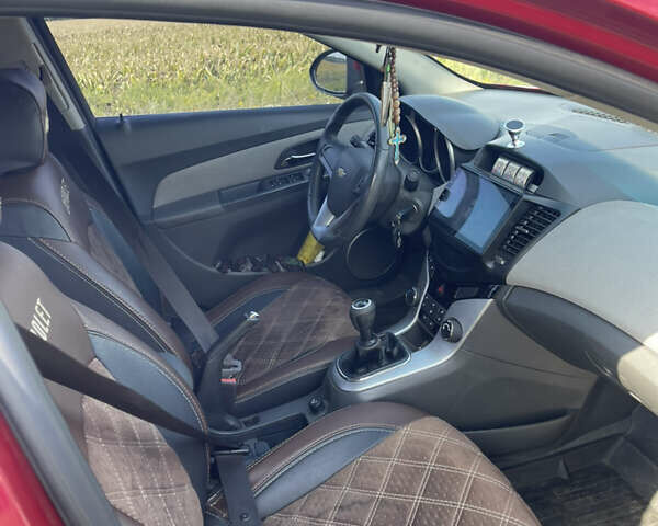 Красный Шевроле Круз, объемом двигателя 1.99 л и пробегом 181 тыс. км за 9000 $, фото 23 на Automoto.ua