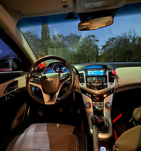 Красный Шевроле Круз, объемом двигателя 1.8 л и пробегом 130 тыс. км за 6700 $, фото 8 на Automoto.ua