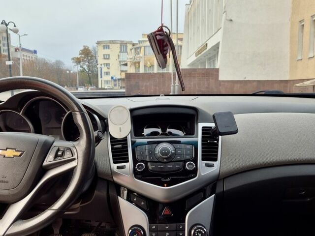 Красный Шевроле Круз, объемом двигателя 1.6 л и пробегом 169 тыс. км за 7700 $, фото 10 на Automoto.ua