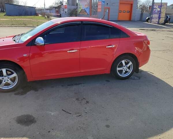Красный Шевроле Круз, объемом двигателя 1.8 л и пробегом 155 тыс. км за 7200 $, фото 3 на Automoto.ua