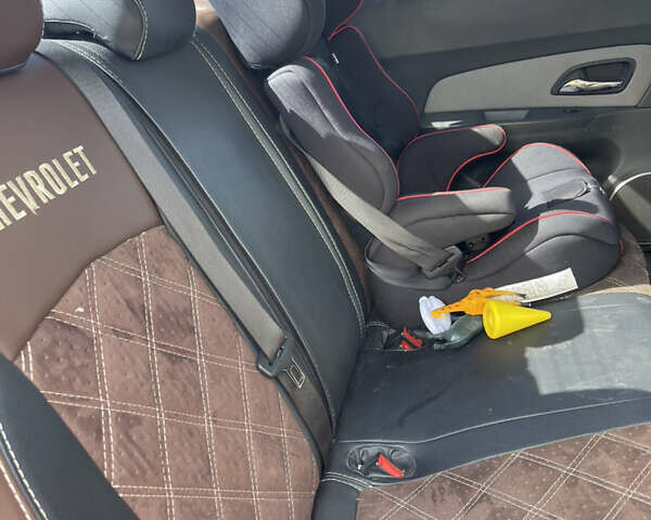 Красный Шевроле Круз, объемом двигателя 1.99 л и пробегом 181 тыс. км за 9000 $, фото 26 на Automoto.ua