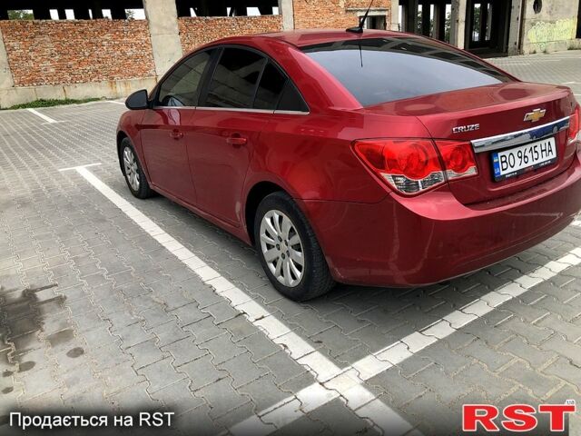 Красный Шевроле Круз, объемом двигателя 1.4 л и пробегом 235 тыс. км за 6400 $, фото 2 на Automoto.ua