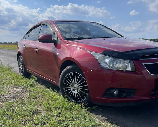 Красный Шевроле Круз, объемом двигателя 1.99 л и пробегом 181 тыс. км за 9000 $, фото 3 на Automoto.ua