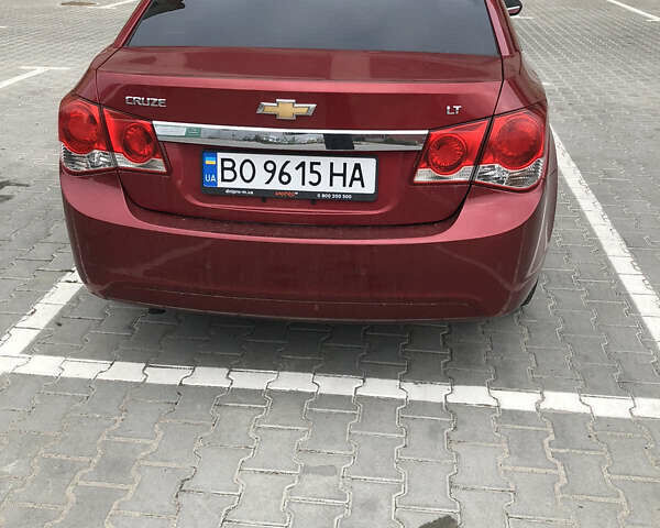 Красный Шевроле Круз, объемом двигателя 1.36 л и пробегом 150 тыс. км за 6500 $, фото 1 на Automoto.ua