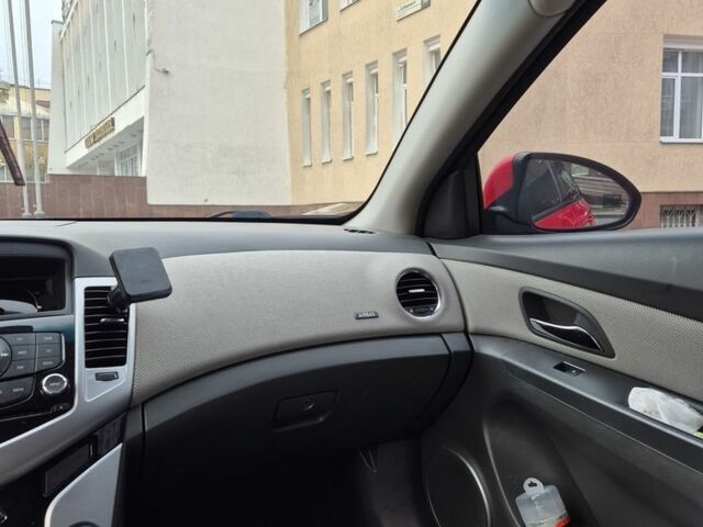 Красный Шевроле Круз, объемом двигателя 1.6 л и пробегом 169 тыс. км за 7700 $, фото 12 на Automoto.ua