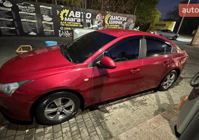 Красный Шевроле Круз, объемом двигателя 1.8 л и пробегом 130 тыс. км за 6700 $, фото 4 на Automoto.ua