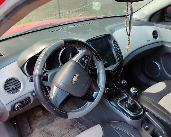 Красный Шевроле Круз, объемом двигателя 1.8 л и пробегом 155 тыс. км за 7200 $, фото 8 на Automoto.ua