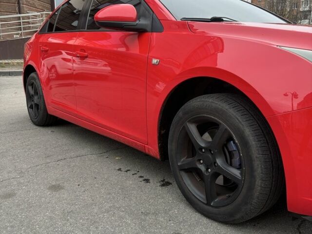 Красный Шевроле Круз, объемом двигателя 1.6 л и пробегом 169 тыс. км за 7700 $, фото 7 на Automoto.ua