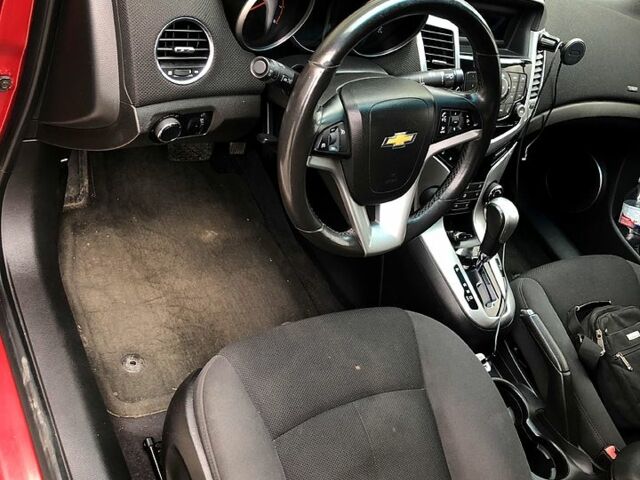 Красный Шевроле Круз, объемом двигателя 1.4 л и пробегом 235 тыс. км за 6400 $, фото 5 на Automoto.ua