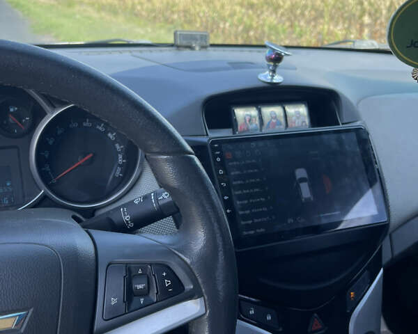 Красный Шевроле Круз, объемом двигателя 1.99 л и пробегом 181 тыс. км за 9000 $, фото 22 на Automoto.ua