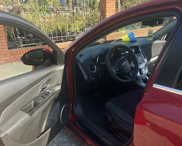 Красный Шевроле Круз, объемом двигателя 1.36 л и пробегом 200 тыс. км за 7300 $, фото 5 на Automoto.ua