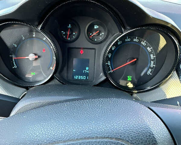 Красный Шевроле Круз, объемом двигателя 1.8 л и пробегом 120 тыс. км за 6700 $, фото 14 на Automoto.ua