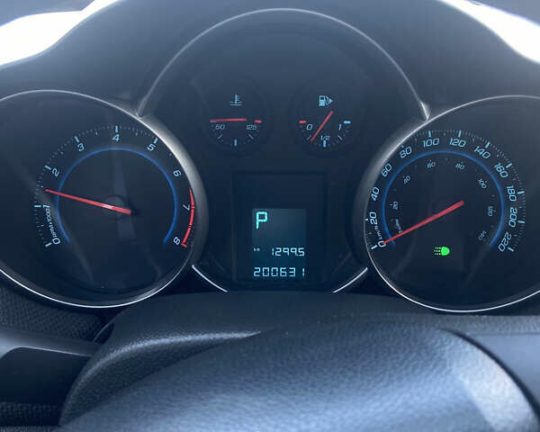 Красный Шевроле Круз, объемом двигателя 1.36 л и пробегом 200 тыс. км за 7300 $, фото 26 на Automoto.ua