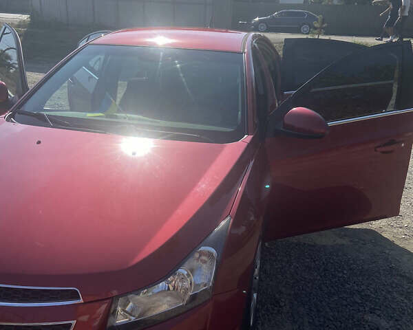 Красный Шевроле Круз, объемом двигателя 1.36 л и пробегом 200 тыс. км за 7300 $, фото 10 на Automoto.ua