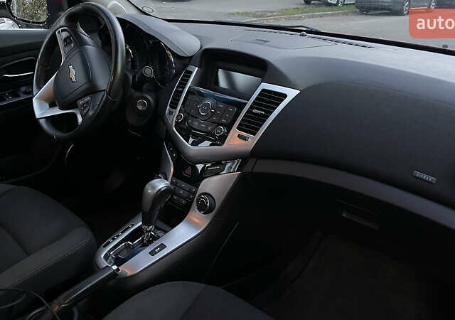 Красный Шевроле Круз, объемом двигателя 1.36 л и пробегом 204 тыс. км за 5399 $, фото 10 на Automoto.ua