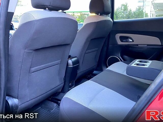 Красный Шевроле Круз, объемом двигателя 1.6 л и пробегом 121 тыс. км за 8000 $, фото 11 на Automoto.ua