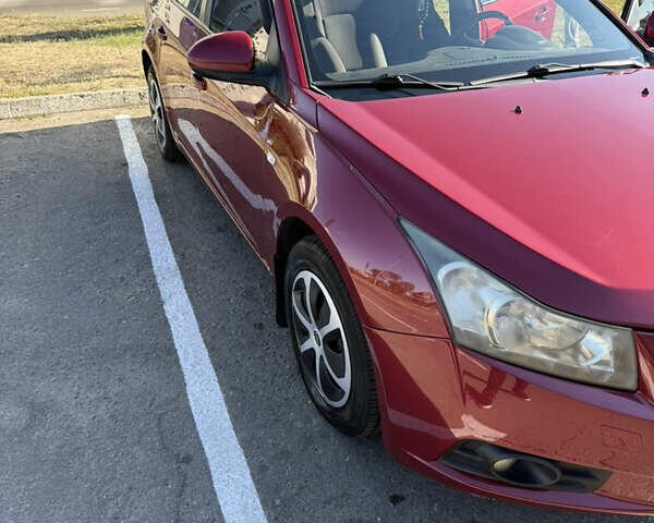 Красный Шевроле Круз, объемом двигателя 1.8 л и пробегом 180 тыс. км за 6800 $, фото 5 на Automoto.ua