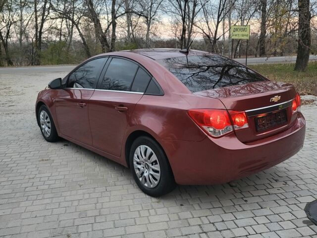 Красный Шевроле Круз, объемом двигателя 1.8 л и пробегом 174 тыс. км за 6300 $, фото 3 на Automoto.ua