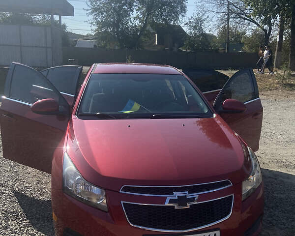 Красный Шевроле Круз, объемом двигателя 1.36 л и пробегом 200 тыс. км за 7300 $, фото 11 на Automoto.ua