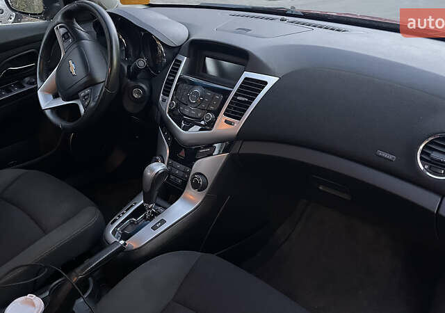 Красный Шевроле Круз, объемом двигателя 1.36 л и пробегом 204 тыс. км за 5399 $, фото 20 на Automoto.ua