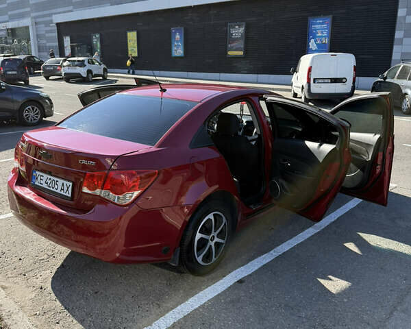 Красный Шевроле Круз, объемом двигателя 1.8 л и пробегом 180 тыс. км за 6800 $, фото 3 на Automoto.ua