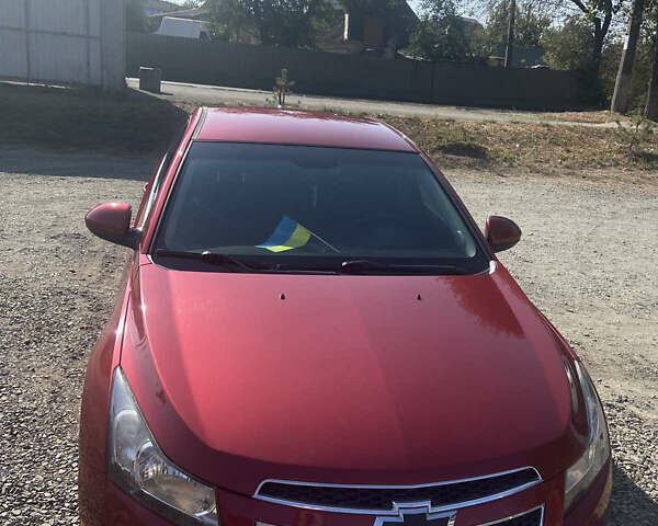 Красный Шевроле Круз, объемом двигателя 1.36 л и пробегом 200 тыс. км за 7300 $, фото 1 на Automoto.ua