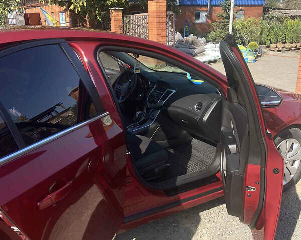 Красный Шевроле Круз, объемом двигателя 1.36 л и пробегом 200 тыс. км за 7300 $, фото 12 на Automoto.ua