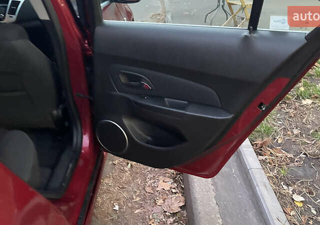 Красный Шевроле Круз, объемом двигателя 1.36 л и пробегом 204 тыс. км за 5399 $, фото 24 на Automoto.ua