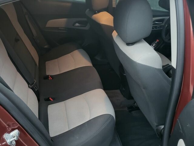 Красный Шевроле Круз, объемом двигателя 1.8 л и пробегом 174 тыс. км за 6300 $, фото 7 на Automoto.ua