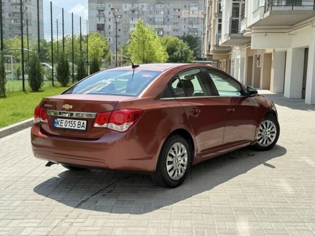 Красный Шевроле Круз, объемом двигателя 1.8 л и пробегом 287 тыс. км за 5500 $, фото 2 на Automoto.ua