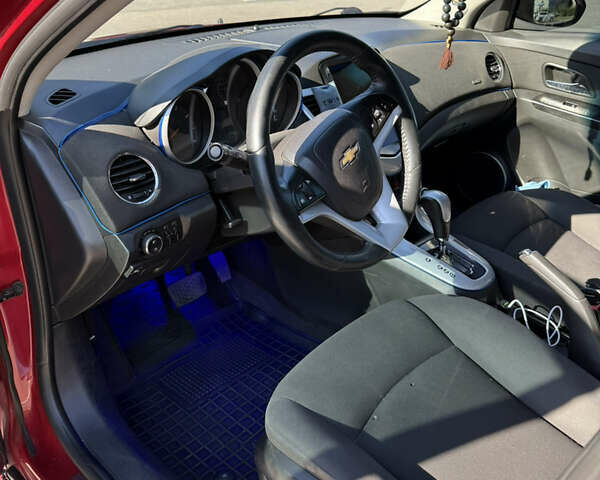 Красный Шевроле Круз, объемом двигателя 1.8 л и пробегом 180 тыс. км за 6800 $, фото 8 на Automoto.ua