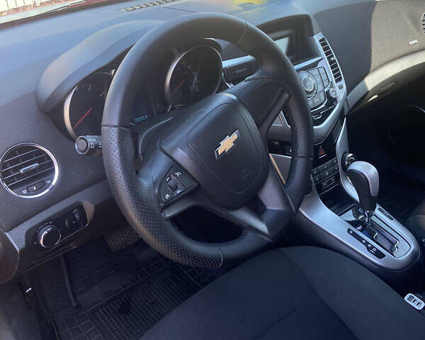 Красный Шевроле Круз, объемом двигателя 1.36 л и пробегом 200 тыс. км за 7300 $, фото 15 на Automoto.ua