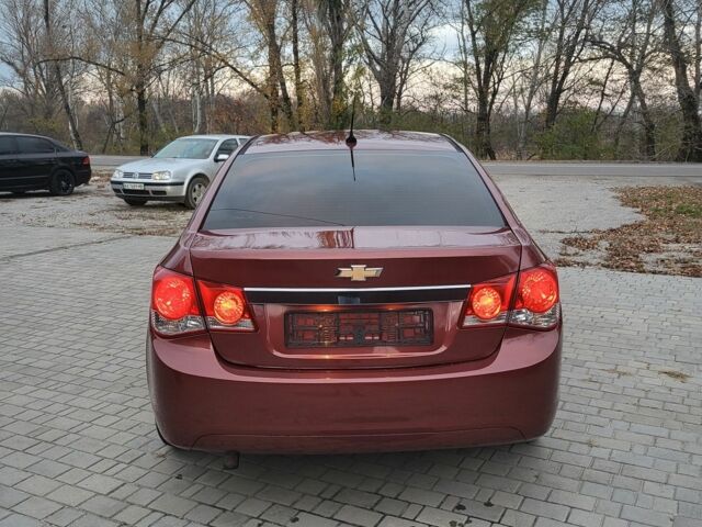 Красный Шевроле Круз, объемом двигателя 1.8 л и пробегом 174 тыс. км за 6300 $, фото 4 на Automoto.ua