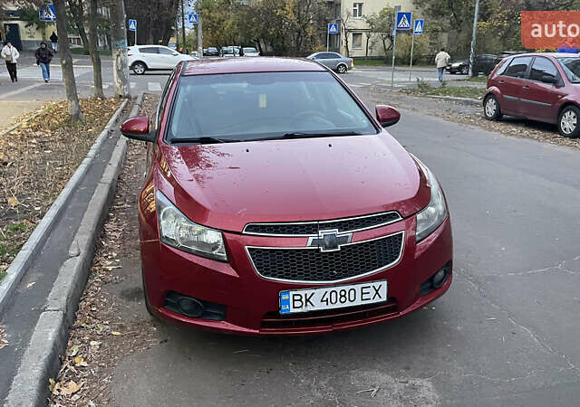 Красный Шевроле Круз, объемом двигателя 1.36 л и пробегом 204 тыс. км за 5399 $, фото 2 на Automoto.ua