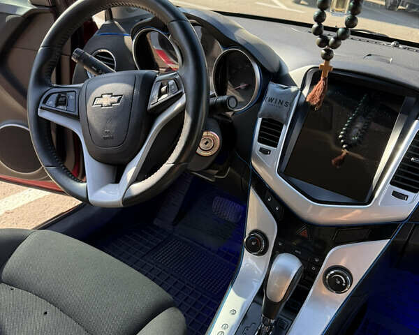 Красный Шевроле Круз, объемом двигателя 1.8 л и пробегом 180 тыс. км за 6800 $, фото 10 на Automoto.ua