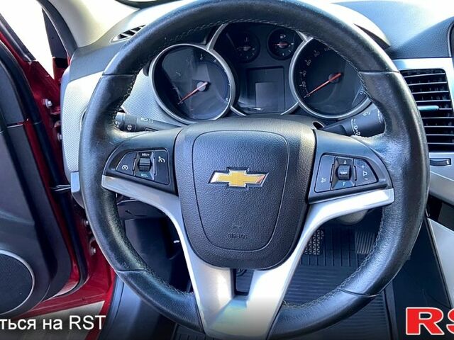 Красный Шевроле Круз, объемом двигателя 1.6 л и пробегом 121 тыс. км за 8000 $, фото 5 на Automoto.ua