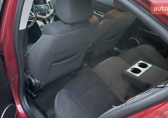 Красный Шевроле Круз, объемом двигателя 1.36 л и пробегом 204 тыс. км за 5399 $, фото 13 на Automoto.ua