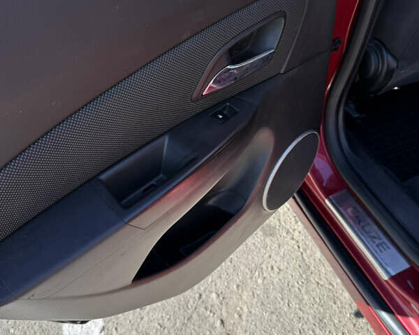 Красный Шевроле Круз, объемом двигателя 1.8 л и пробегом 180 тыс. км за 6800 $, фото 16 на Automoto.ua