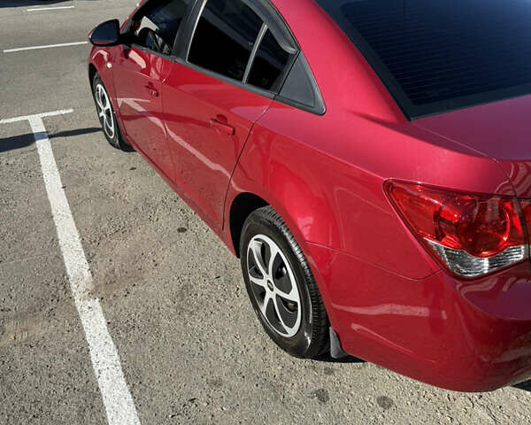 Красный Шевроле Круз, объемом двигателя 1.8 л и пробегом 180 тыс. км за 6800 $, фото 7 на Automoto.ua