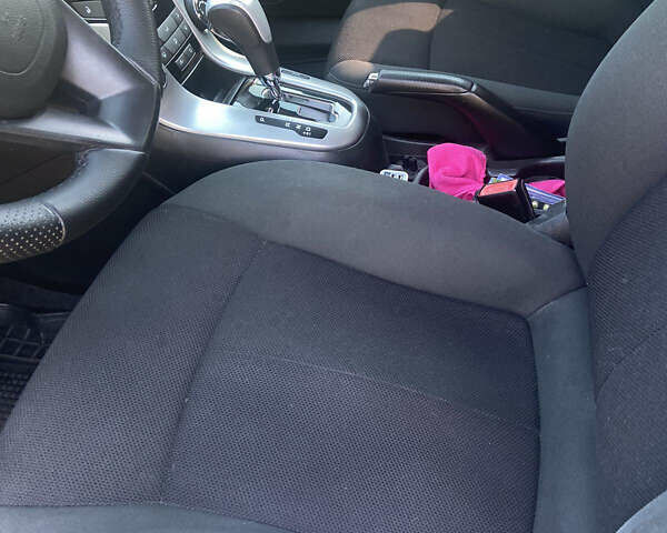 Красный Шевроле Круз, объемом двигателя 1.36 л и пробегом 200 тыс. км за 7300 $, фото 14 на Automoto.ua